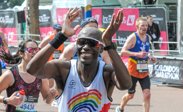returning-runners-feature-e1788953287415 A runner claps as he turns to the crowd